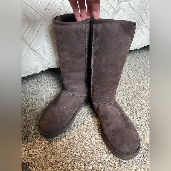 AUTHENTIC Tall Brown Uggs - Picture 3 of 9